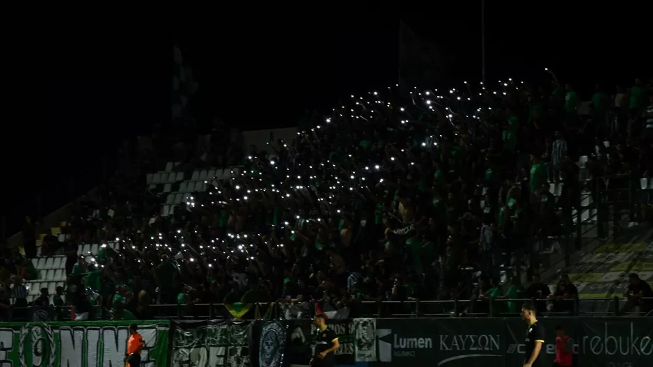Θύρα 9: "Άλλη μια παράσταση στα τσιμέντα"