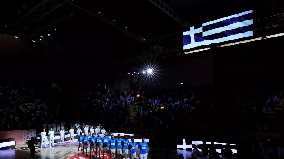 Η παρουσίαση της Ελλάδας και η ανάκρουση του Εθνικού Ύμνου (Βίντεο Kerkida)