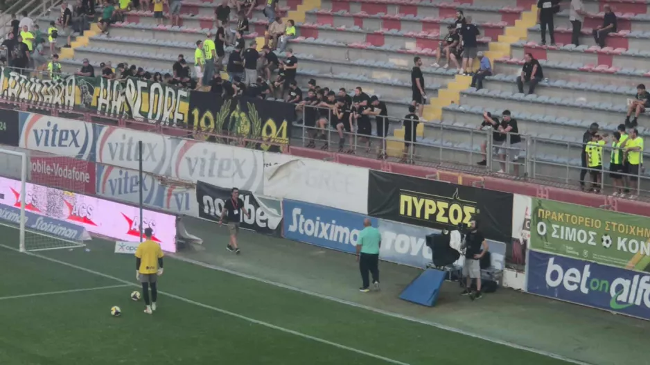 (ΦΩΤΟΣ) Χαιρέτησε και… χειροκροτήθηκε 