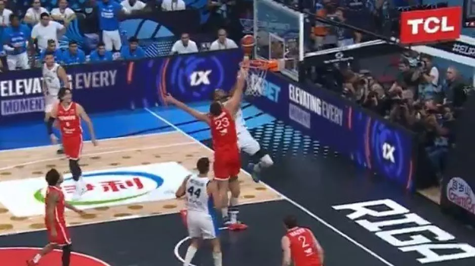 Το τρομερό κάρφωμα του Γιάννη! (Βίντεο)