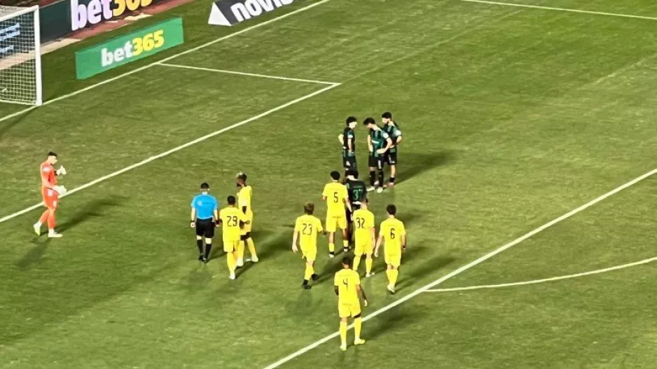 On field review, πέναλτι και... 1-0!