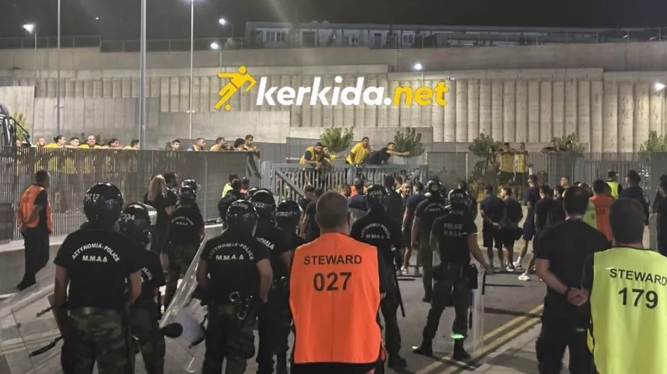 Τα άκουσαν απ' τους ΑΕΛίστες οι παίκτες (Φώτος/Βίντεο Kerkida)
