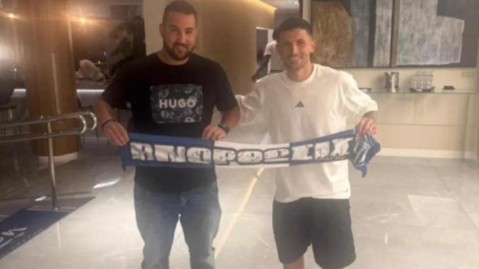 Σένσι με Ανορθωσιάτη και κασκόλ!