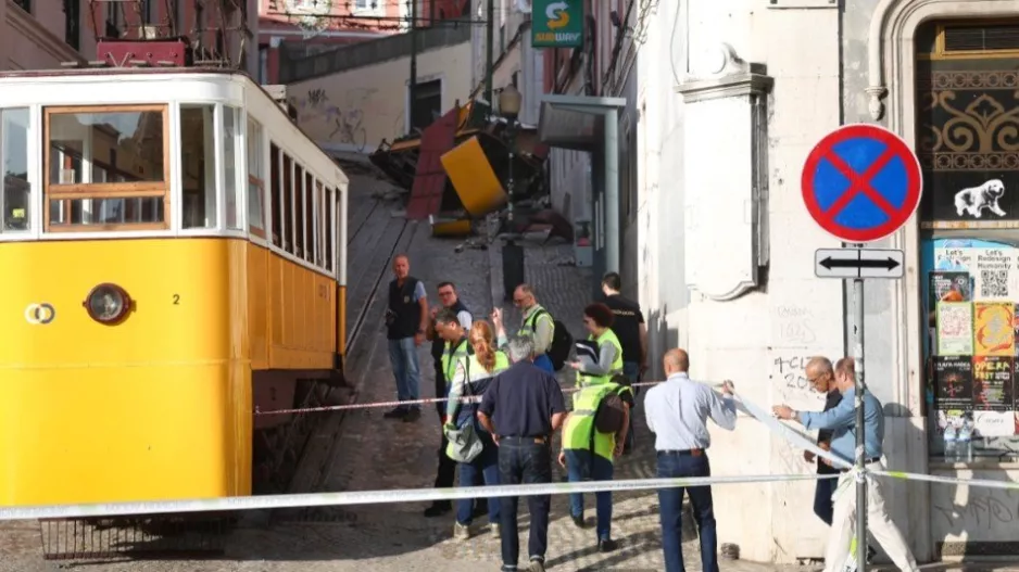 Στους 17 αυξήθηκαν οι νεκροί από τον εκτροχιασμό του τελεφερίκ