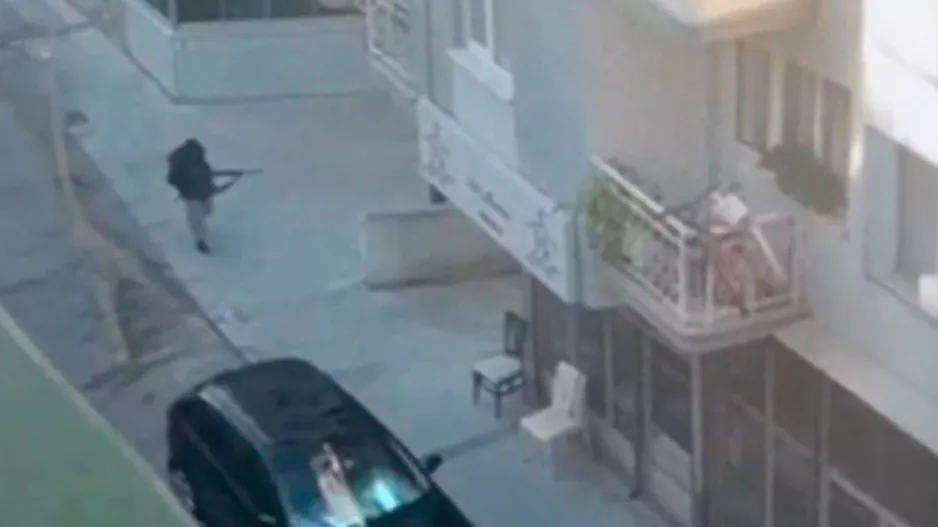 Επίθεση κατά αστυνομικού τμήματος στη Σμύρνη - Νεκροί δύο αστυνομικοί