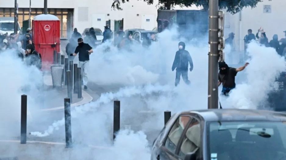 Γαλλία: Οδομαχίες και συλλήψεις, 80.000 αστυνομικοί στους δρόμους (βίντεο)