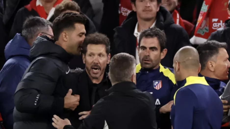 Έρευνα της UEFA για τον χαμό στο «Άνφιλντ» με Σιμεόνε και οπαδούς! (βίντεο)
