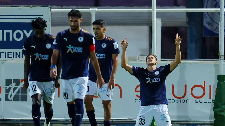 Πρώτος με 6!