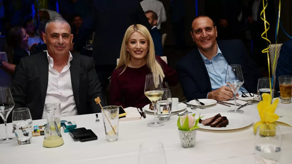Αννίτα με Κρις και Ονούφριο (ΑΕΛ)