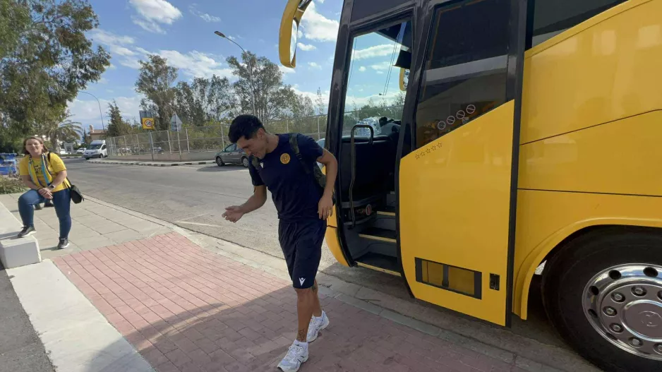 (Φώτος-βίντεο Kerkida) Η άφιξη της ΑΕΛ στην Περιστερώνα