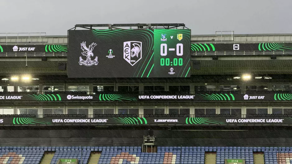 (Βίντεο/Φώτος Kerkida) Έντονη βροχόπτωση στο Selhurst Park