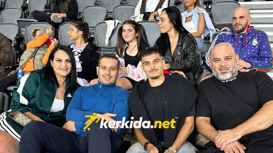 Χάμπος με μητέρα, θείο και μάνατζερ! 