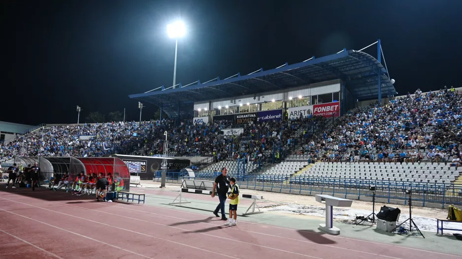 ΕΚΛΕΙΣΑΝ...θέση 4000+ 