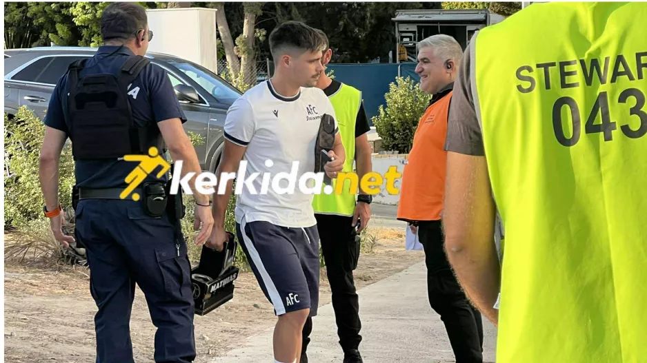 (Φώτος Kerkida) Η άφιξη του ΑΠΟΕΛ
