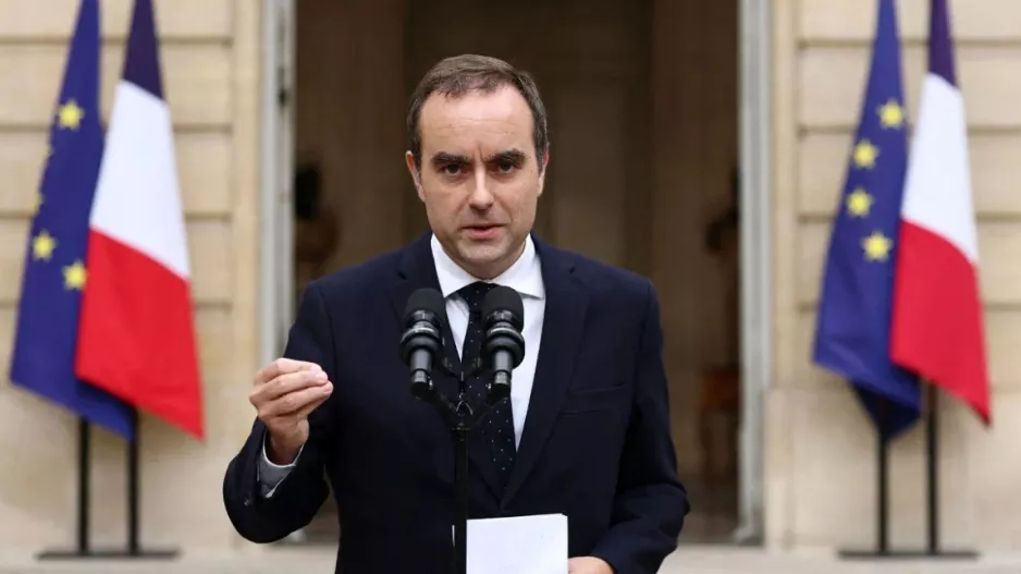 Πώς η Γαλλία έφτασε στην παραίτηση του Λεκορνί μετά από μόλις 27 ημέρες πρωθυπουργίας