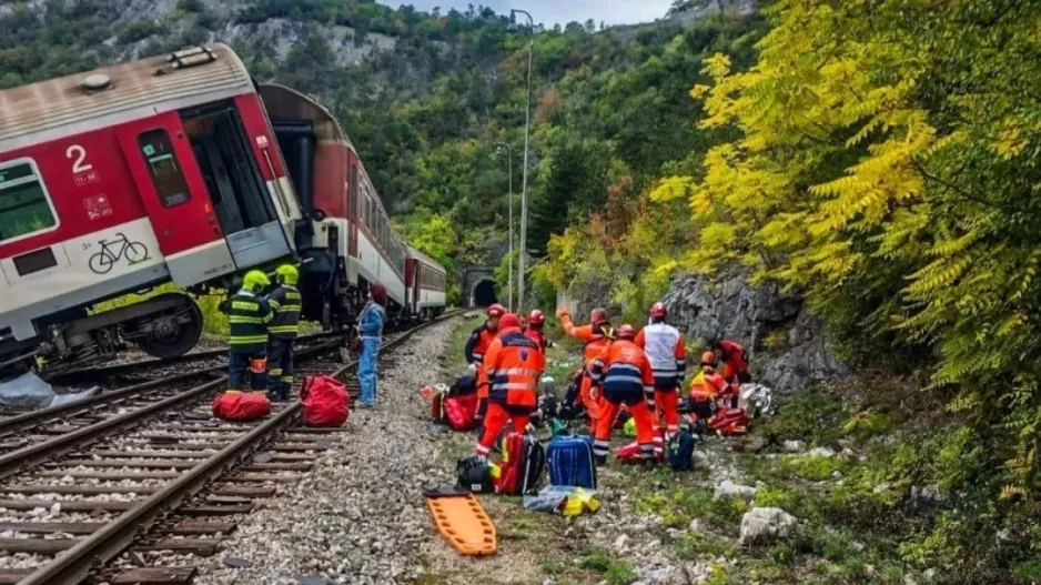 Τουλάχιστον 66 οι τραυματίες από τη σύγκρουση δύο τρένων