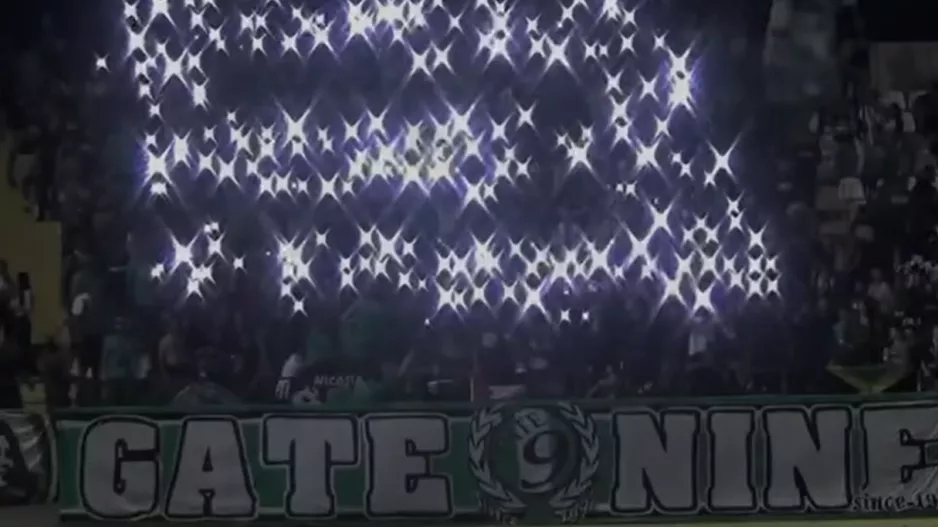 "ΘΥΡΑ 9 και τα φλας να παίζουν!"