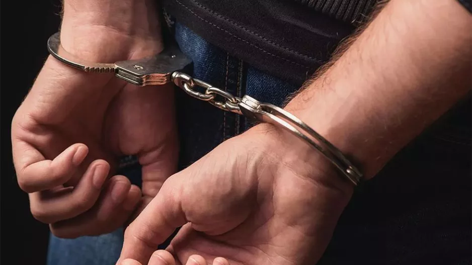 Χειροπέδες...για τα επεισόδια στη Λεμεσό