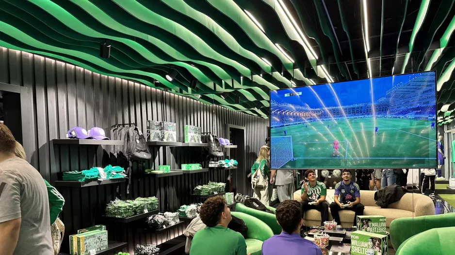 Το έριξαν... στο Playstation