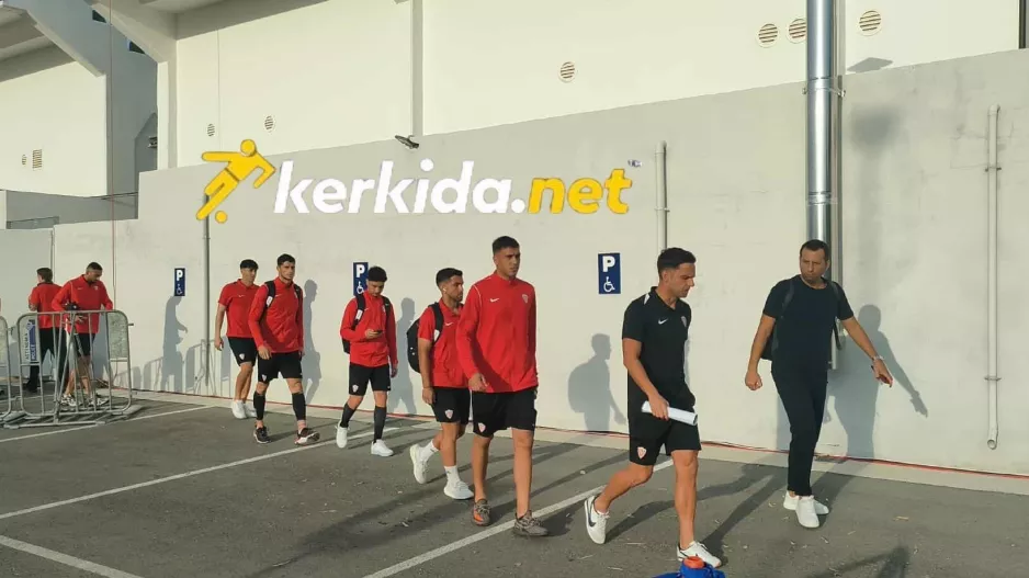 (Φώτος Kerkida) Η άφιξη της Νέας Σαλαμίνας 