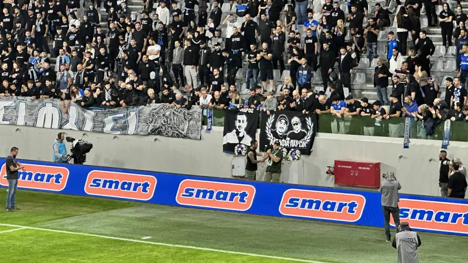 (Βίντεο-Φώτος kerkida) Απολλωνίστες και Ομονοιάτες κατέθεσαν λουλούδια