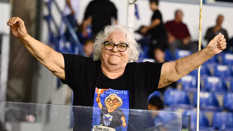 Η αγαπημένη γιαγιά... σταθερά! 
