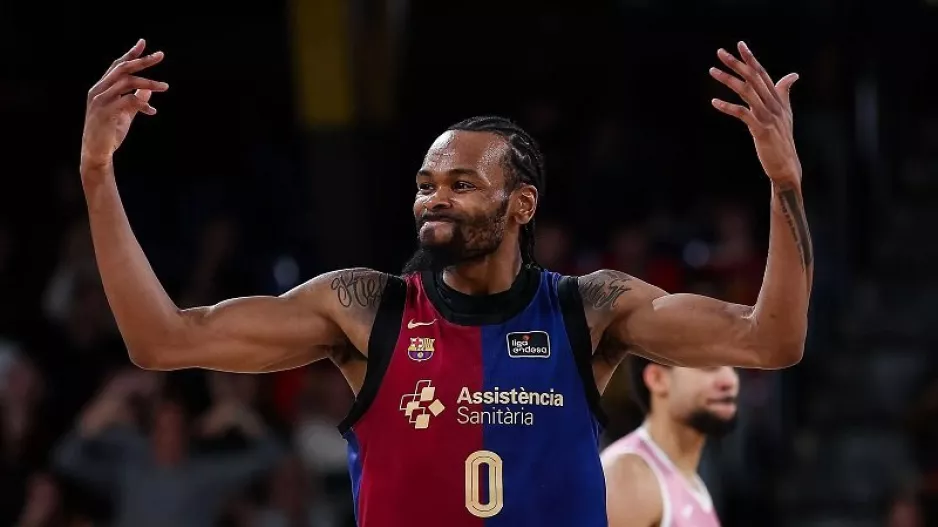 (Βίντεο) Buzzer beater Πάντερ από το κέντρο