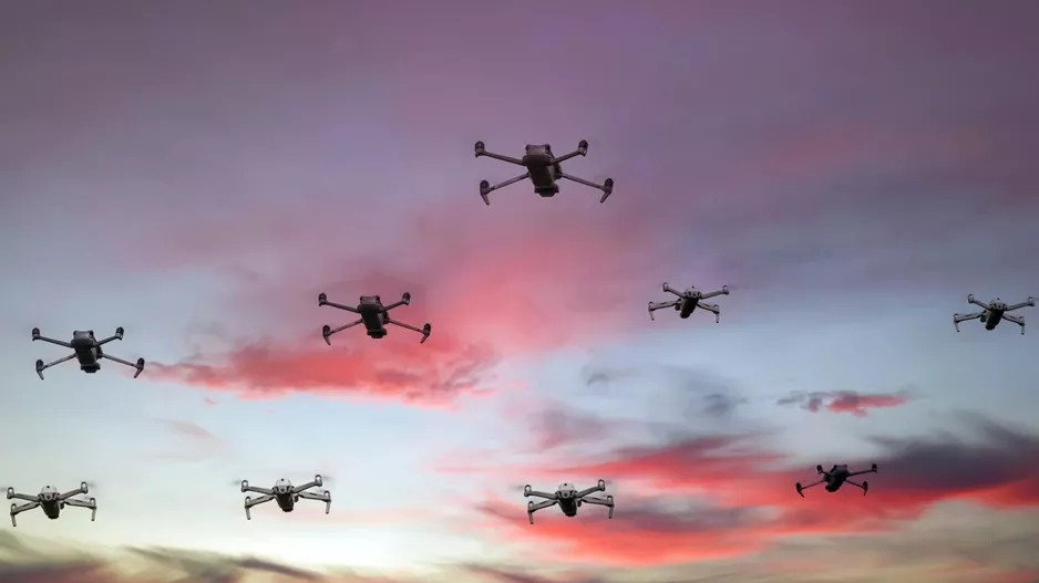 Μυστηριώδη drones εμφανίζονται πάνω από αεροδρόμια και βάσεις σε ολόκληρη την Ευρώπη – Πόσο πρέπει να ανησυχούμε;