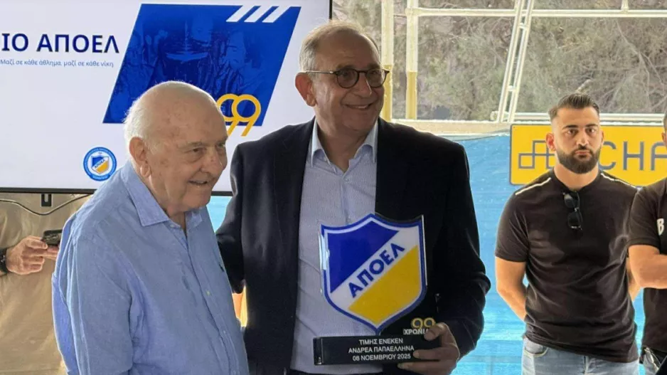 Η βράβευση στον Ανδρέα Παπαέλληνα: "Έκκληση για συνένωση δυνάμεων"