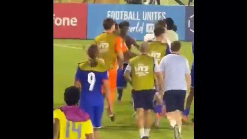 Χάος στο Μουντιάλ U17: Ξύλο με παίκτες και... συγγενείς στο Γαλλία-Κολομβία! (Βίντεο)