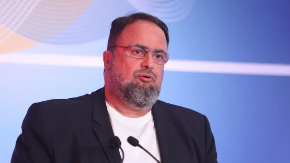 Ο Βαγγέλης Μαρινάκης στο πλευρό των θυμάτων της επίθεσης στο Χάντινγκτον