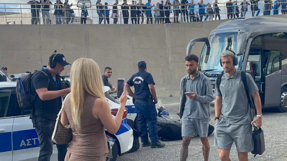 Τους περιμένει...