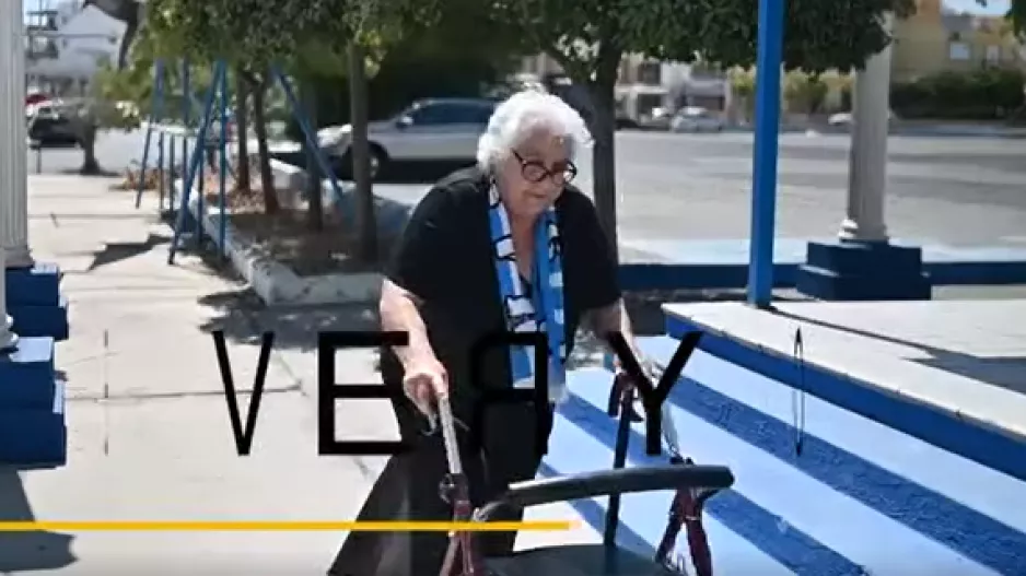 (Βίντεο) Με γιαγιά Φωτεινή και μήνυμα!