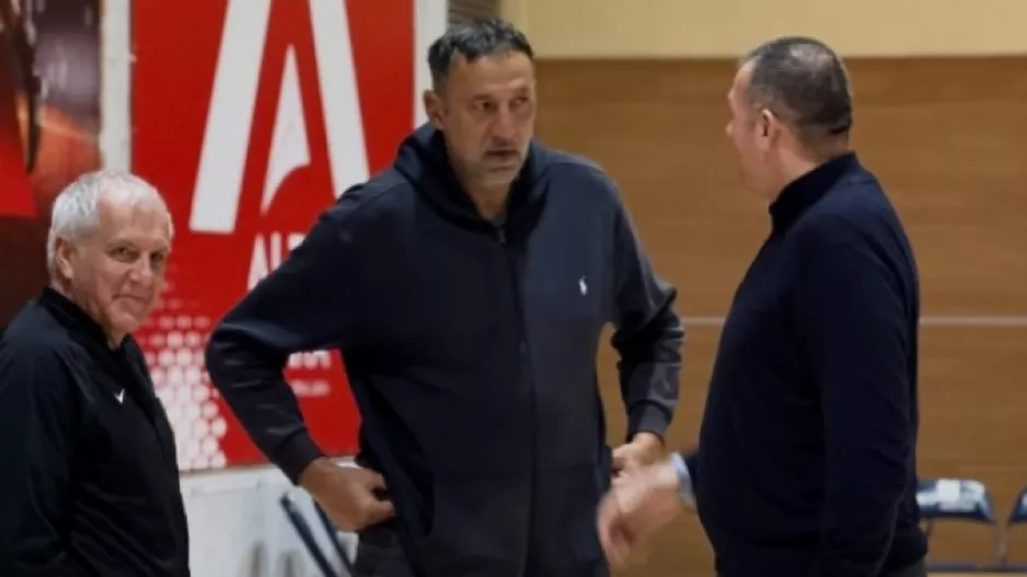 Στην προπόνηση της Παρτιζάν ο Βλάντε Ντίβατς για να εμψυχώσει τους παίκτες του Ομπράντοβιτς