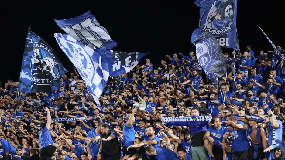 Με τον πιο πιστό υποστηρικτή άρχισε... και συνεχίζει