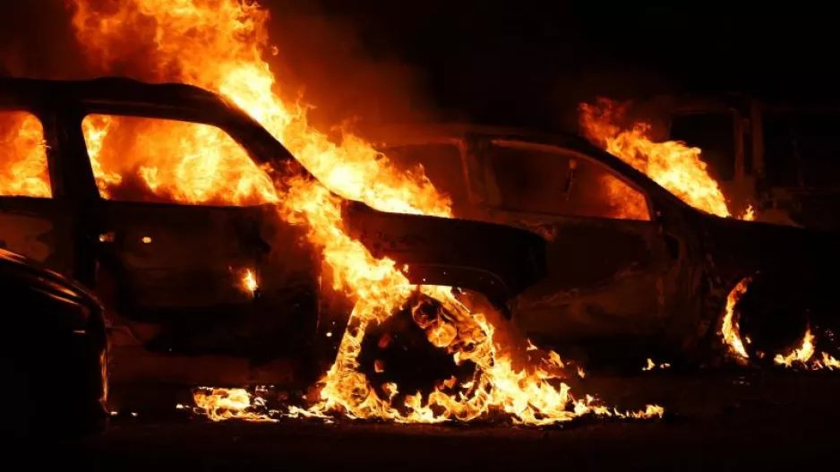 Στόχος εμπρηστών στενός συνεργάτης του Σταύρου Δημοσθένους