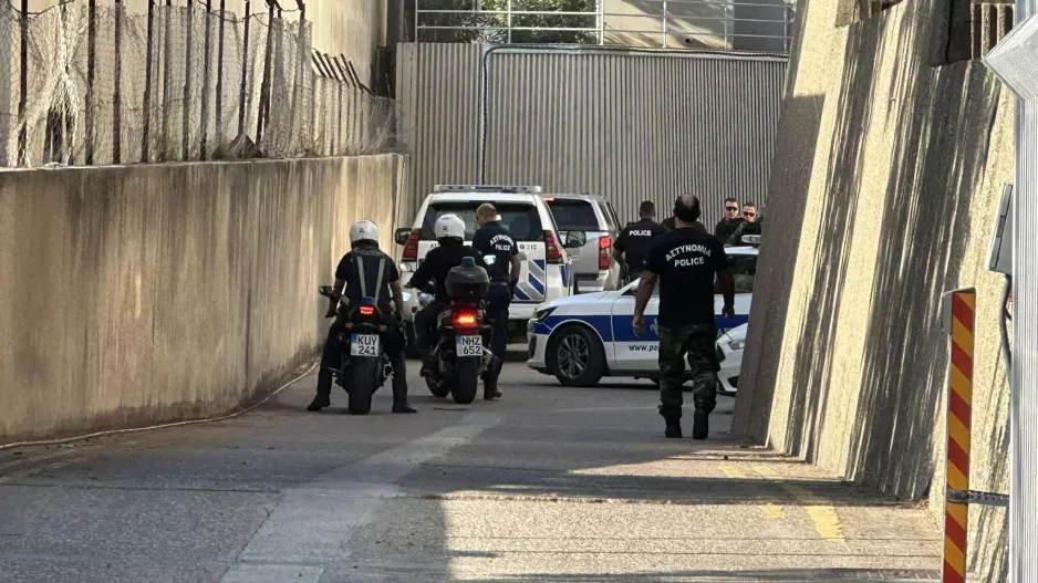 Φόνος Δημοσθένους: Υπό δρακόντεια μέτρα στο δικαστήριο οι δύο Γεωργιανοί