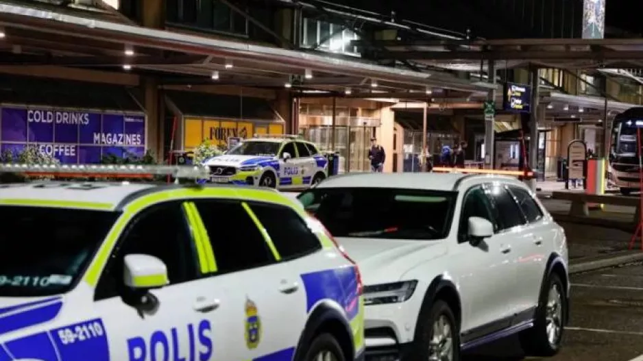 Σουηδία: Λεωφορείο έπεσε πάνω σε πεζούς στο κέντρο της Στοκχόλμης – Αναφορές για πολλούς νεκρούς