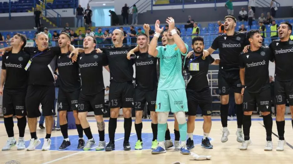 Έβαλε...φωτιά στην κορυφή η ΑΕΛ