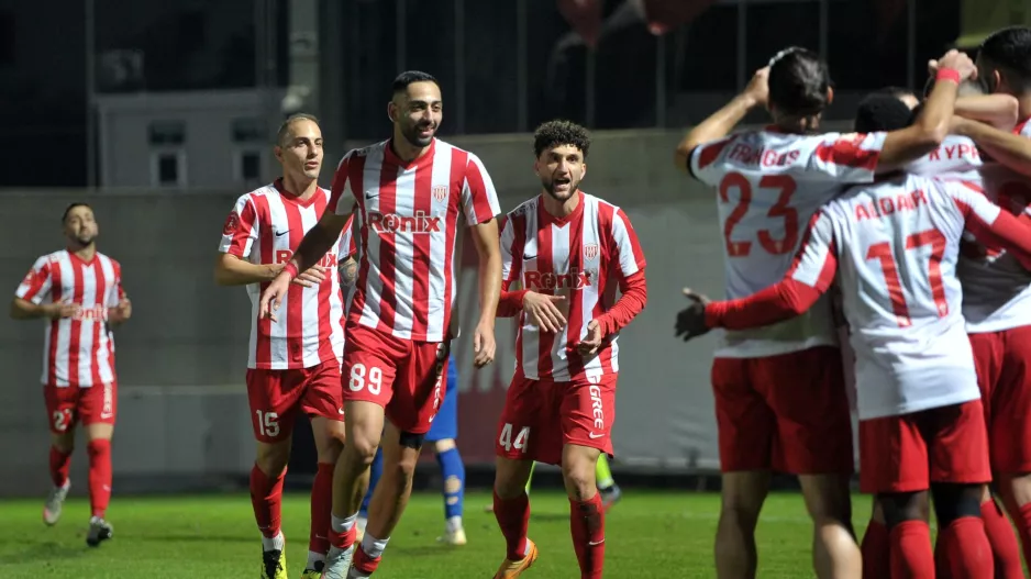 Επιβλητική νίκη και συνεχίζει να σφυρίζει το ''ερυθρόλευκο τρένο''