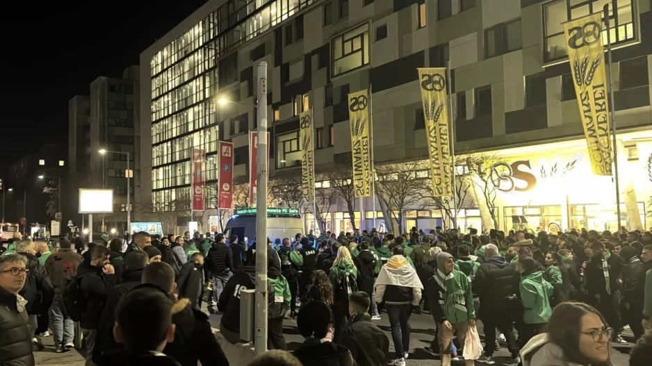 ΒΙΝΤΕΟ Kerkida από τη πορεία των οπαδών της Ομόνοιας