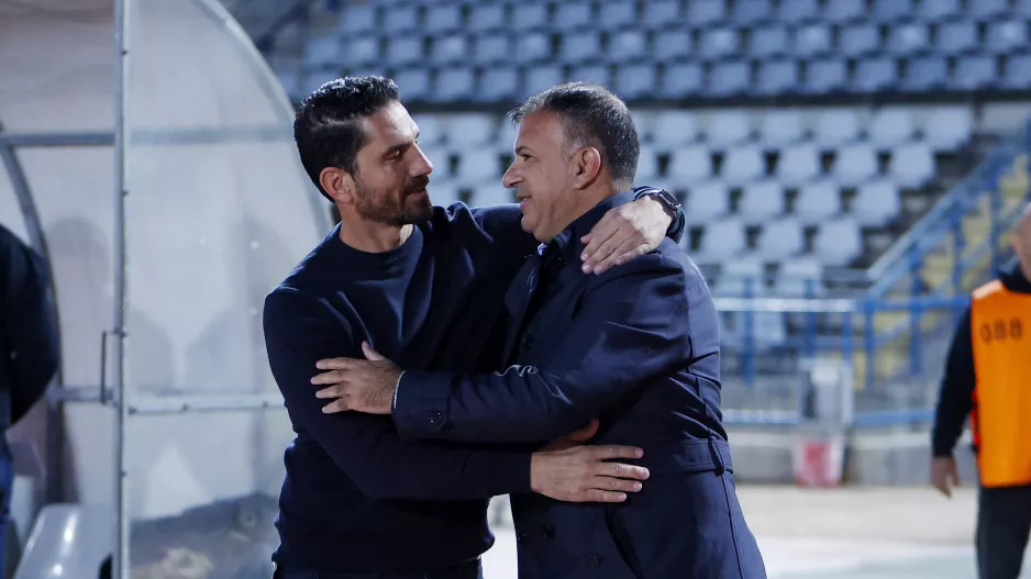 Τον...στρίμωξε!