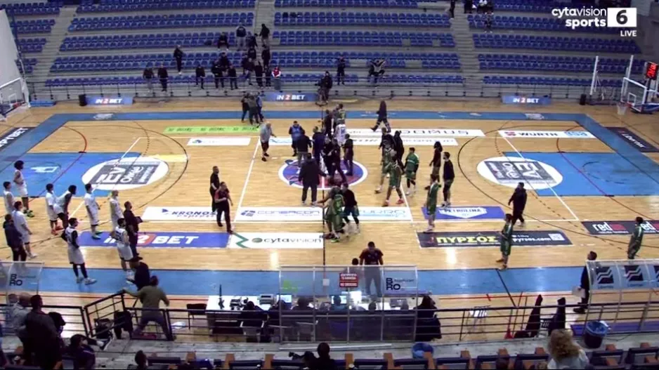 (Φώτος) Η στιγμή της προσωρινής διακοπής στο Απόλλων-ΑΕΚ
