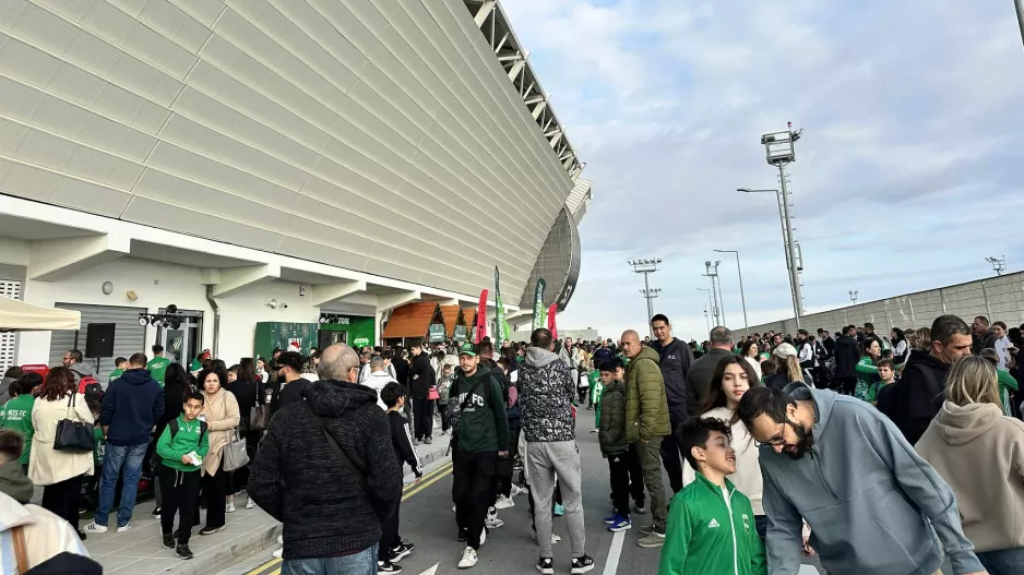 (Βίντεο-Φώτος kerkida) Χαμός... έξω από το "Αλφαμέγα"