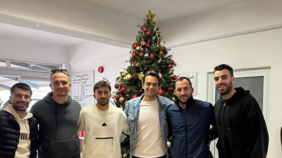Μοίρασαν δώρα σε σχολείο στο Λιοπέτρι