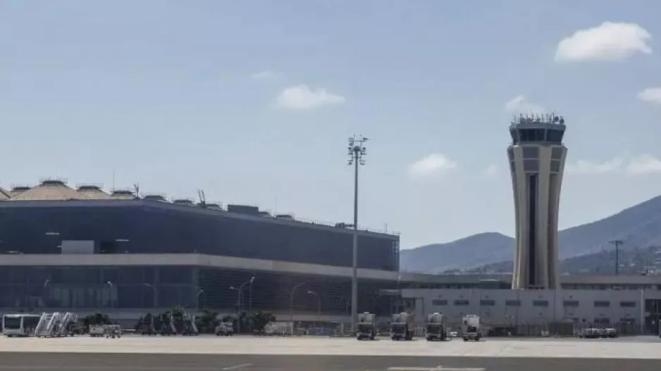 Θρίλερ σε αεροπλάνο  – Επιβάτες καταγγέλλουν ότι επιβίβασαν νεκρή ηλικιωμένη