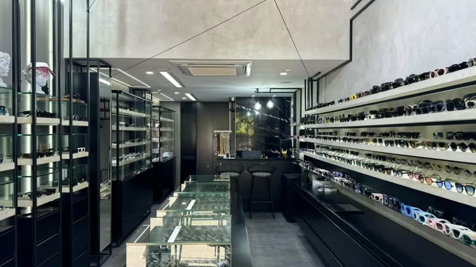 X-EYES SUNGLASS SHOP / IDEAL OPTICAL CENTER: Το κοινωνικό πρόσωπο...