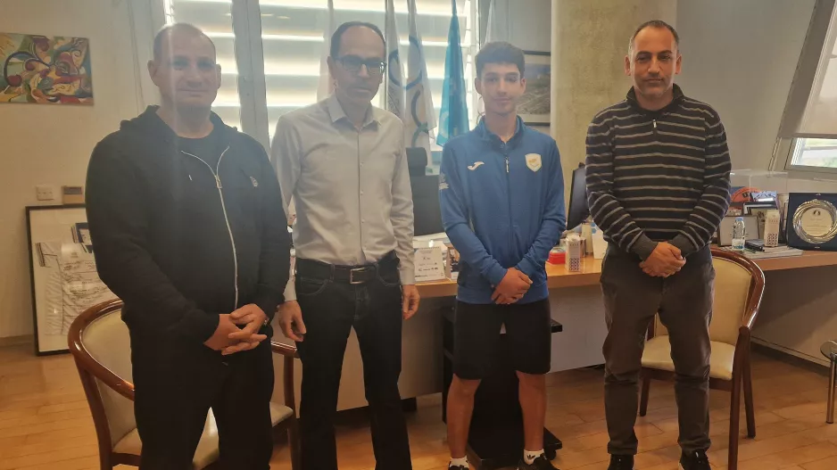 Συνάντηση Προέδρου ΚΟΕ με τον νεαρό αντισφαιριστή Αναστάση Μωσαϊκό