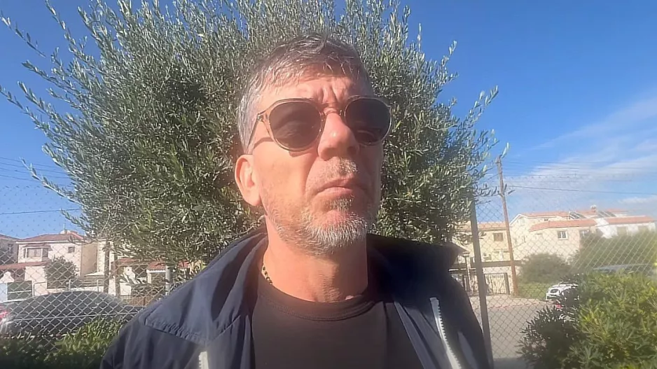 Γκαρσία στο kerkida/"Είμαι περήφανος εδώ... το κεφάλι ψηλά"