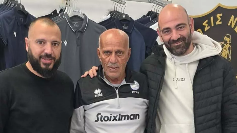 Τα "βυσσινί" ψώνια του Βουλευτή